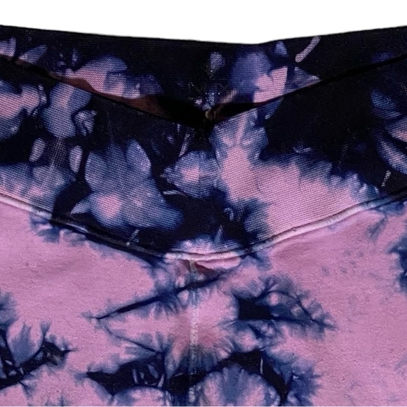 NUX Active Med Hand Dyed V Crop Leggings "Utopia" - Picture 5 of 5